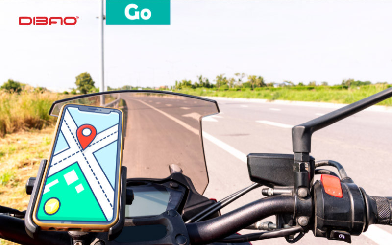 gắn điện thoại trên xe máy có bị phạt không